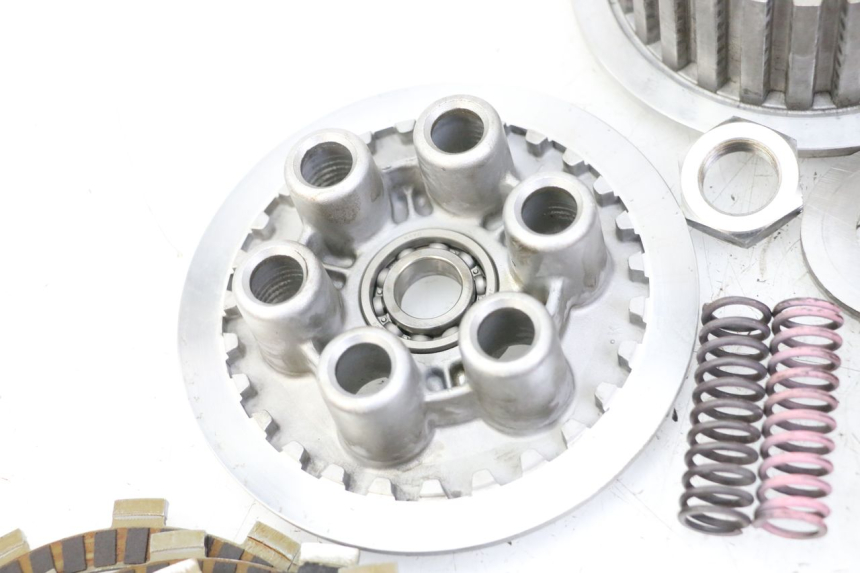 photo de EMBRAYAGE YAMAHA FZ6 FAZER S2 600 (2007 - 2011) - Gros plan technique