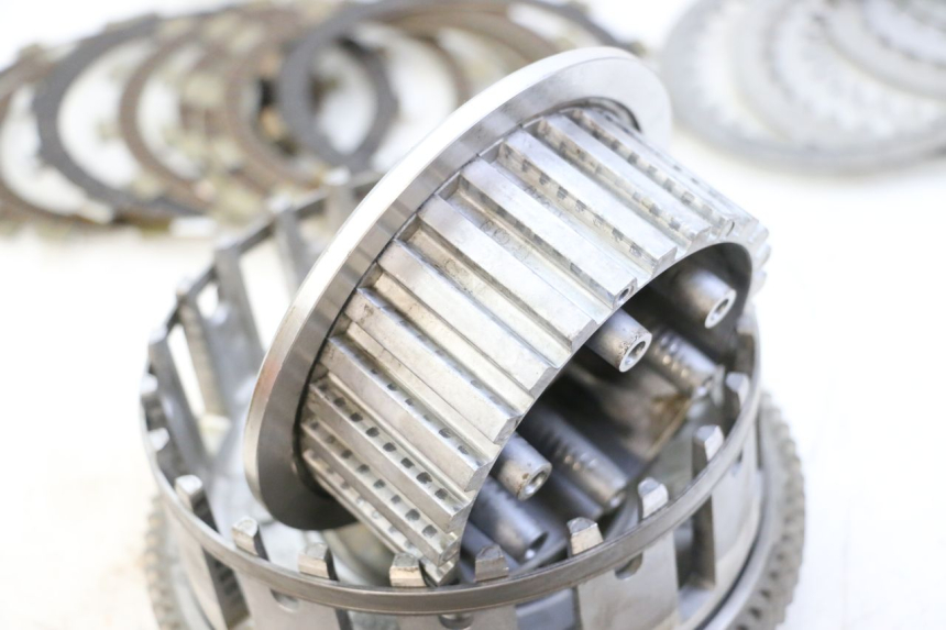 photo de EMBRAYAGE YAMAHA FZ6 FAZER S2 600 (2007 - 2011) - Gros plan technique