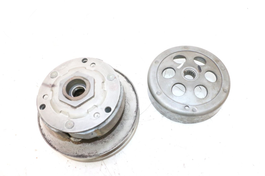 photo de EMBRAYAGE YAMAHA YP MAJESTY 125 (1998 - 2001) - Gros plan technique