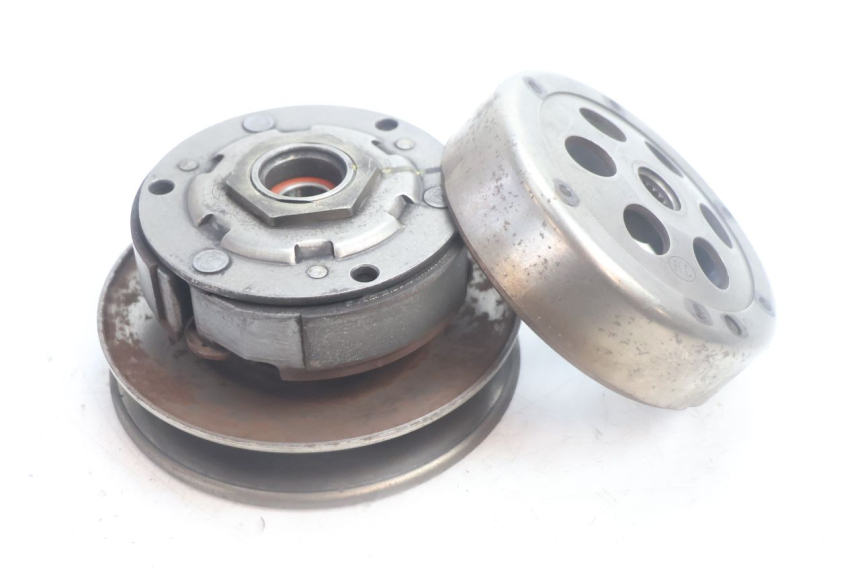 photo de EMBRAYAGE YAMAHA YP MAJESTY 125 (2002 - 2006) - Gros plan technique