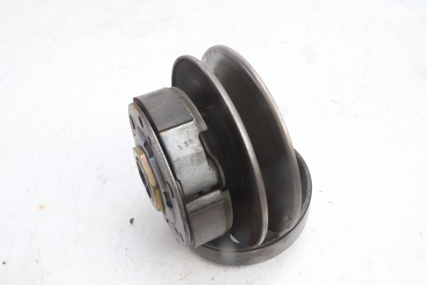 photo de EMBRAYAGE YAMAHA YP MAJESTY 125 (2007 - 2010) - Gros plan technique