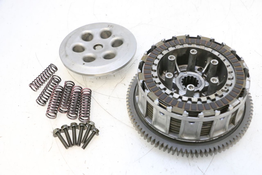 photo de EMBRAYAGE YAMAHA YZF R GENESIS 750 (1993 - 1998) - Gros plan technique