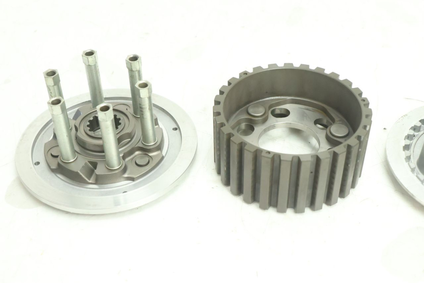 photo de EMBRAYAGE YAMAHA YZF R6 600 (2008 - 2009) - Vue rapprochée
