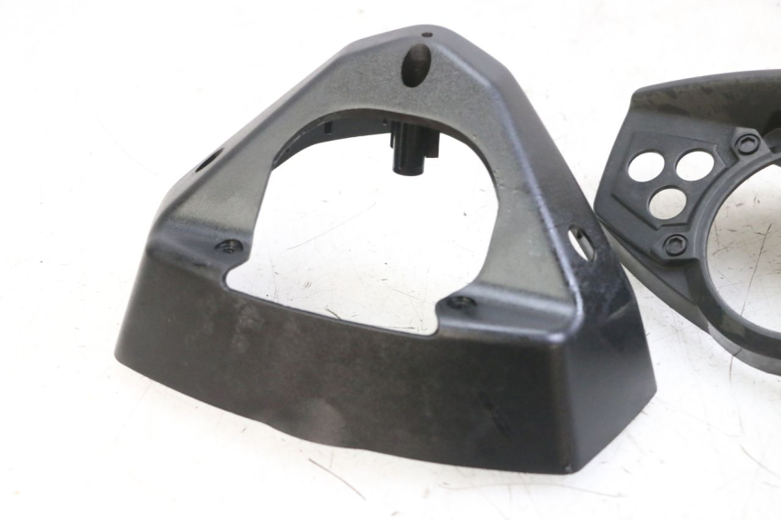 photo de ENTOURAGE COMPTEUR YAMAHA BW'S BWS 125 (2010 - 2013) - Gros plan technique