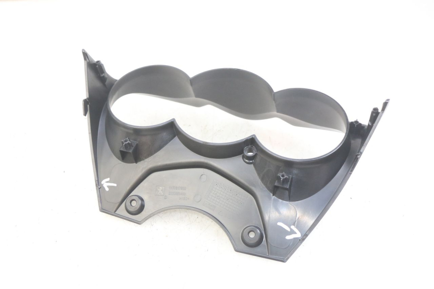 photo de ENTOURAGE COMPTEUR PEUGEOT CITYSTAR AIR 125 (2014 - 2017) - Gros plan technique