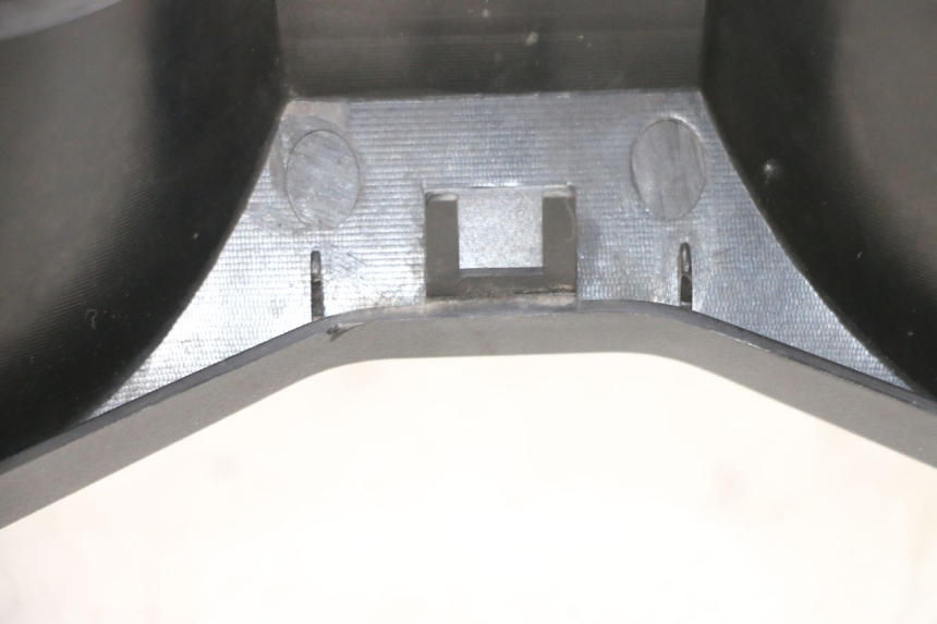 photo de ENTOURAGE COMPTEUR SUZUKI DL V STROM 1000 (2002 - 2007) - Gros plan technique