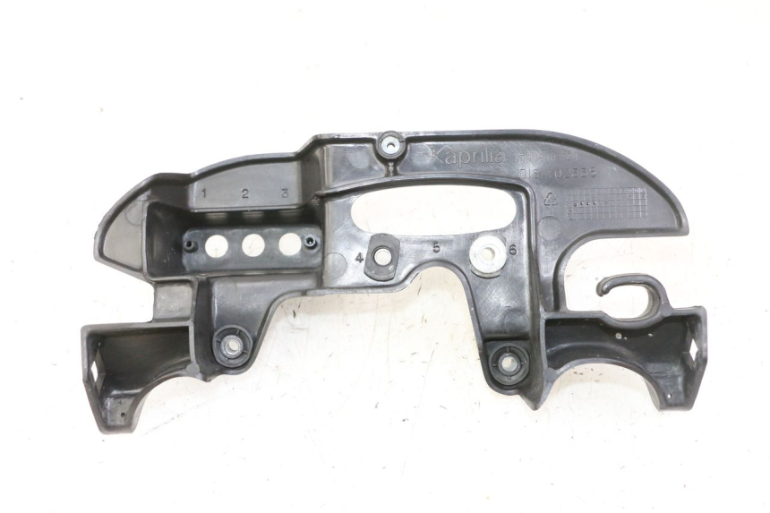 photo de ENTOURAGE COMPTEUR APRILIA ETX 125 (1998 - 2002) - Gros plan technique