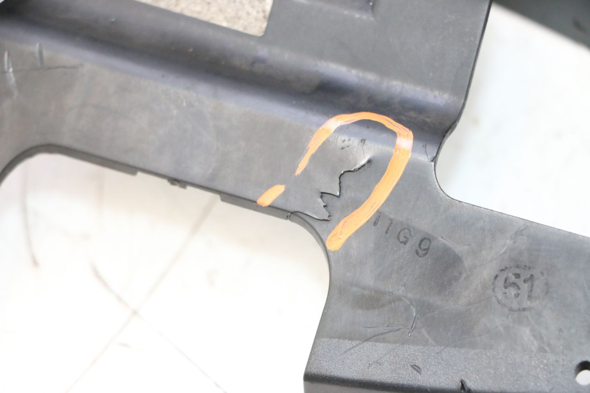 photo de ENTOURAGE COMPTEUR SUZUKI GSR 600 (2005 - 2012) - Zoom état d’usage