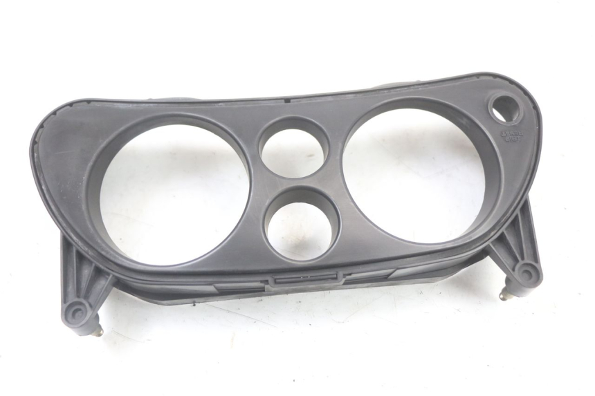 photo de ENTOURAGE COMPTEUR HONDA CBR F 1000 (1993 - 1996) - Gros plan technique