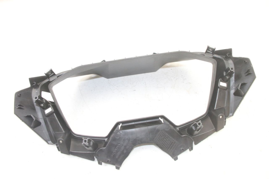 photo de ENTOURAGE COMPTEUR HONDA FORZA 125 (2021 - 2025) - Gros plan technique