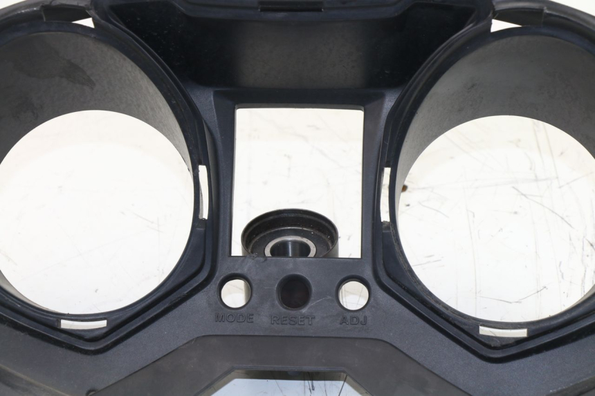 photo de ENTOURAGE COMPTEUR KAWASAKI J300 300 (2014 - 2017) - Zoom état d’usage