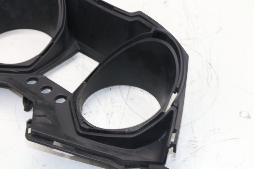 photo de ENTOURAGE COMPTEUR KAWASAKI J300 300 (2014 - 2017) - Points de fixation