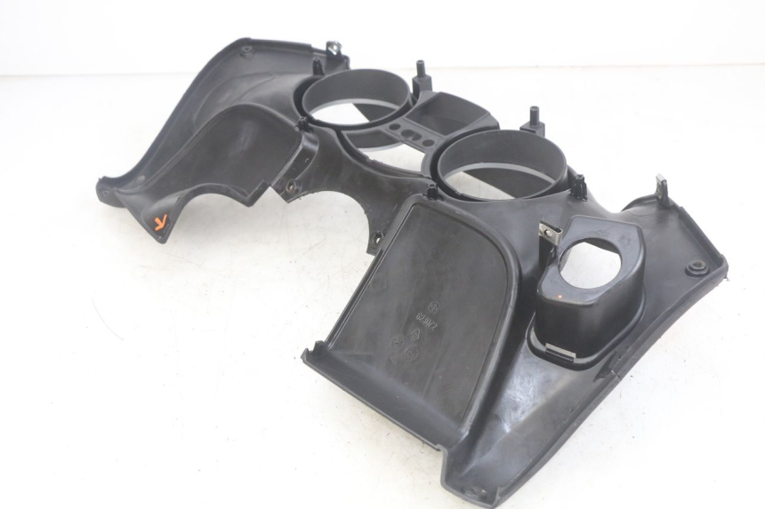 photo de ENTOURAGE COMPTEUR PIAGGIO MP3 LT 400 (2007 - 2012) - Autre angle de vue