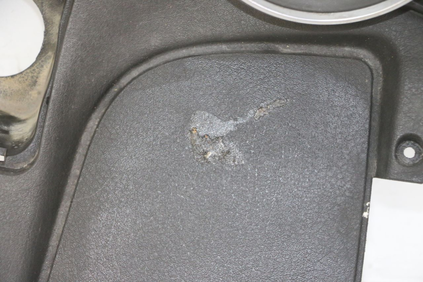 photo de ENTOURAGE COMPTEUR PIAGGIO MP3 LT 300 (2010 - 2016) - État de surface