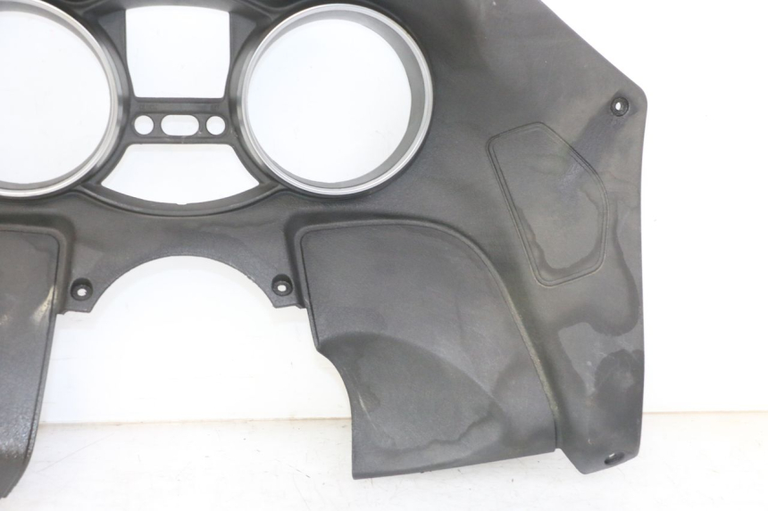 photo de ENTOURAGE COMPTEUR PIAGGIO MP3 LT 300 (2010 - 2016) - Gros plan technique