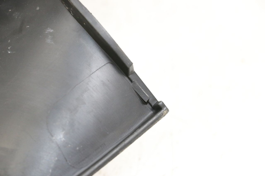 photo de ENTOURAGE COMPTEUR PIAGGIO MP3 125 (2006 - 2014) - Gros plan technique