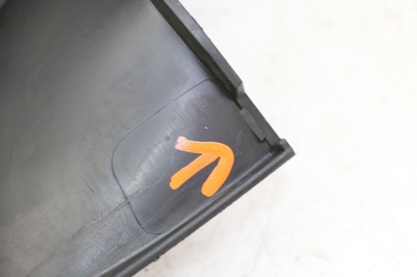 photo de ENTOURAGE COMPTEUR PIAGGIO MP3 RL 250 (2006 - 2010) - Zoom état d’usage