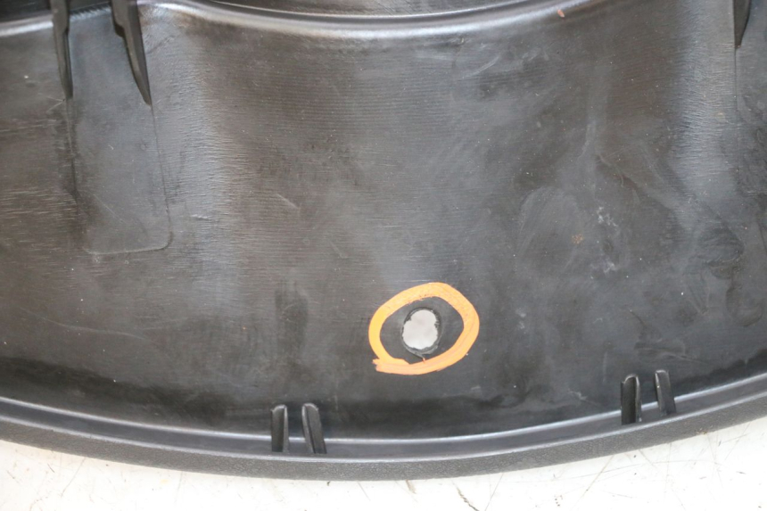 photo de ENTOURAGE COMPTEUR PIAGGIO MP3 RL 250 (2006 - 2010) - Gros plan technique