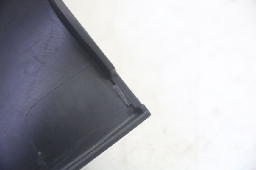 photo de ENTOURAGE COMPTEUR PIAGGIO MP3 RL 250 (2006 - 2010) - Gros plan technique