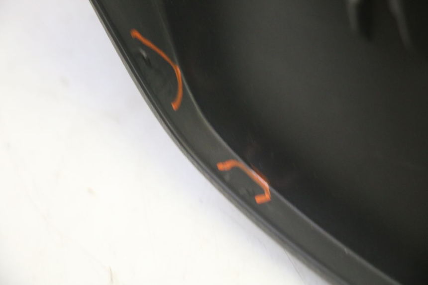 photo de ENTOURAGE COMPTEUR PIAGGIO MP3 RL 250 (2006 - 2010) - Points de fixation