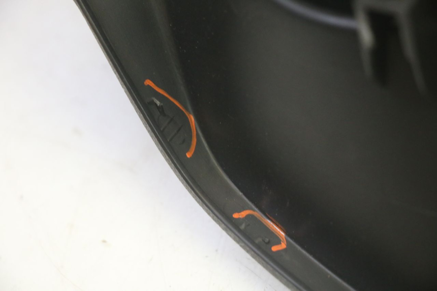 photo de ENTOURAGE COMPTEUR PIAGGIO MP3 RL 250 (2006 - 2010) - État de surface