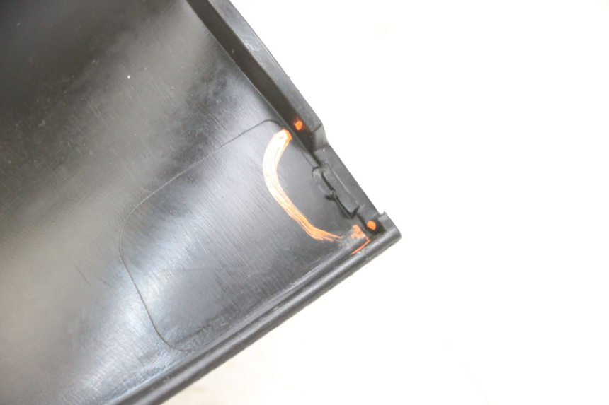 photo de ENTOURAGE COMPTEUR PIAGGIO MP3 RL 250 (2006 - 2010) - Zoom état d’usage