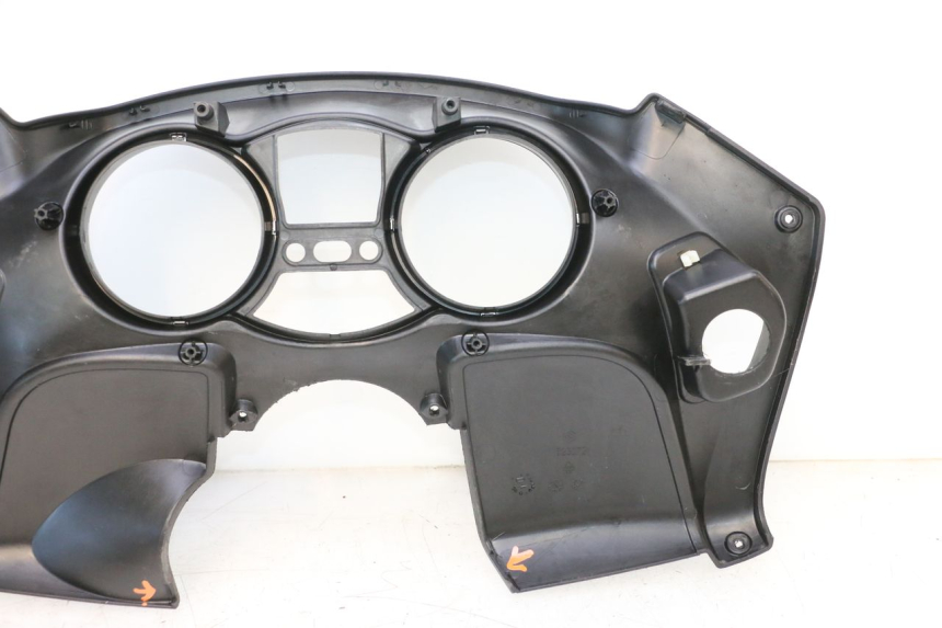 photo de ENTOURAGE COMPTEUR PIAGGIO MP3 RL 250 (2006 - 2010) - Points de fixation