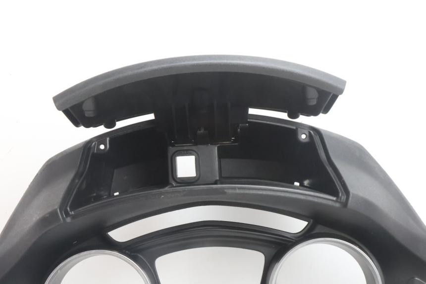 photo de ENTOURAGE COMPTEUR PIAGGIO MP3 500 (2016 - 2018) - Vue d’ensemble