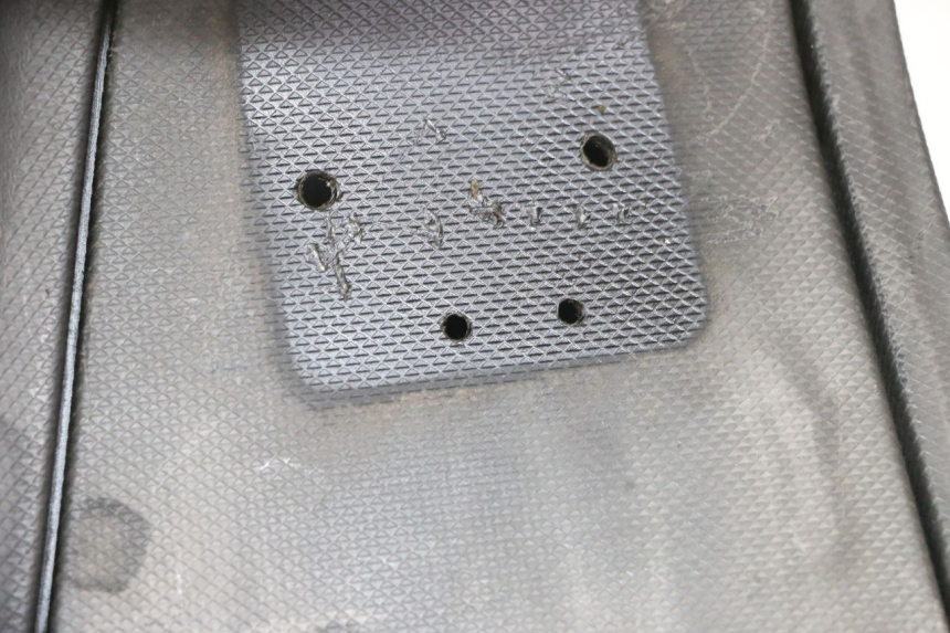 photo de ENTOURAGE COMPTEUR GILERA NEXUS 125 (2009 - 2013) - Gros plan technique