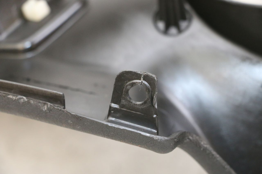 photo de ENTOURAGE COMPTEUR PIAGGIO MP3 LT 400 (2007 - 2012) - Zoom état d’usage