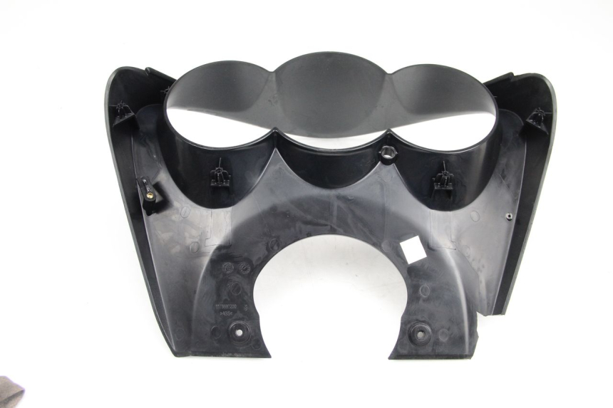 photo de ENTOURAGE COMPTEUR PEUGEOT SATELIS 125 (2013 - 2018) - Points de fixation