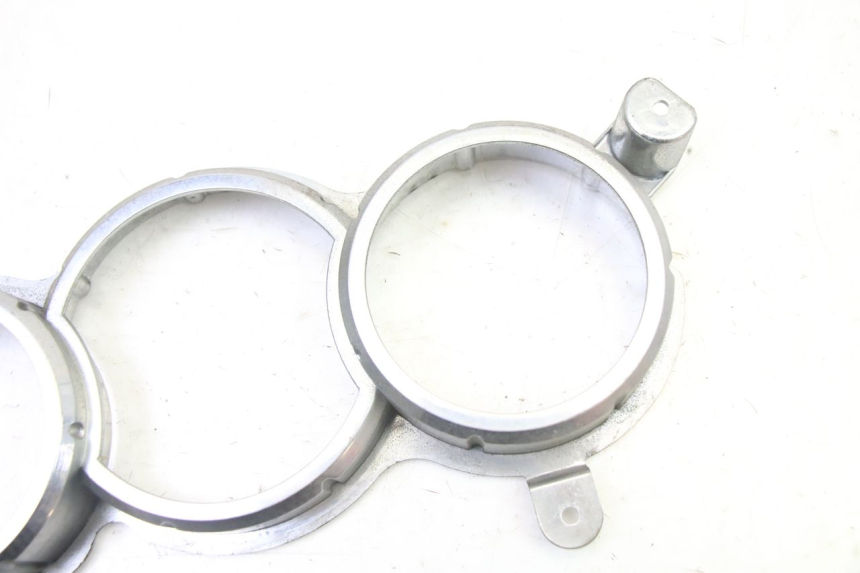 photo de ENTOURAGE COMPTEUR PEUGEOT SATELIS 250 (2006 - 2012) - Zoom état d’usage