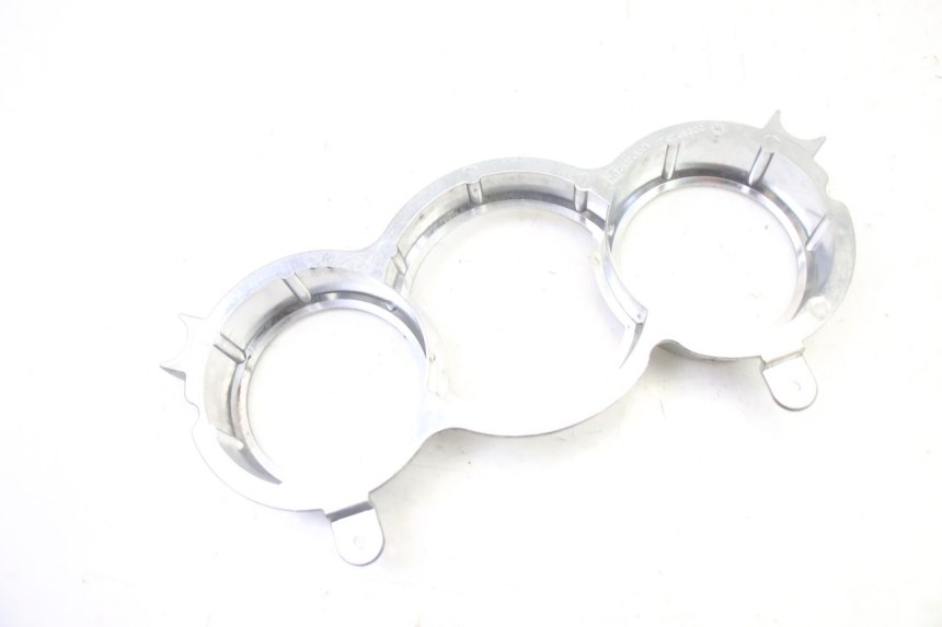 photo de ENTOURAGE COMPTEUR PEUGEOT SATELIS 250 (2006 - 2012) - Gros plan technique