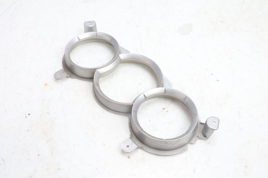 photo de ENTOURAGE COMPTEUR PEUGEOT SATELIS 125 (2013 - 2018) - Points de fixation