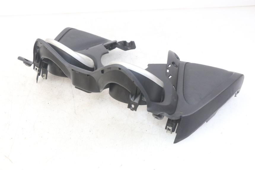 photo de ENTOURAGE COMPTEUR MBK SKYCRUISER 125 (2010 - 2013) - Gros plan technique