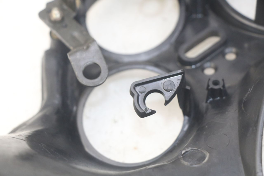 photo de ENTOURAGE COMPTEUR TRIUMPH SPRINT ST 955 (1999 - 2001) - Autre angle de vue