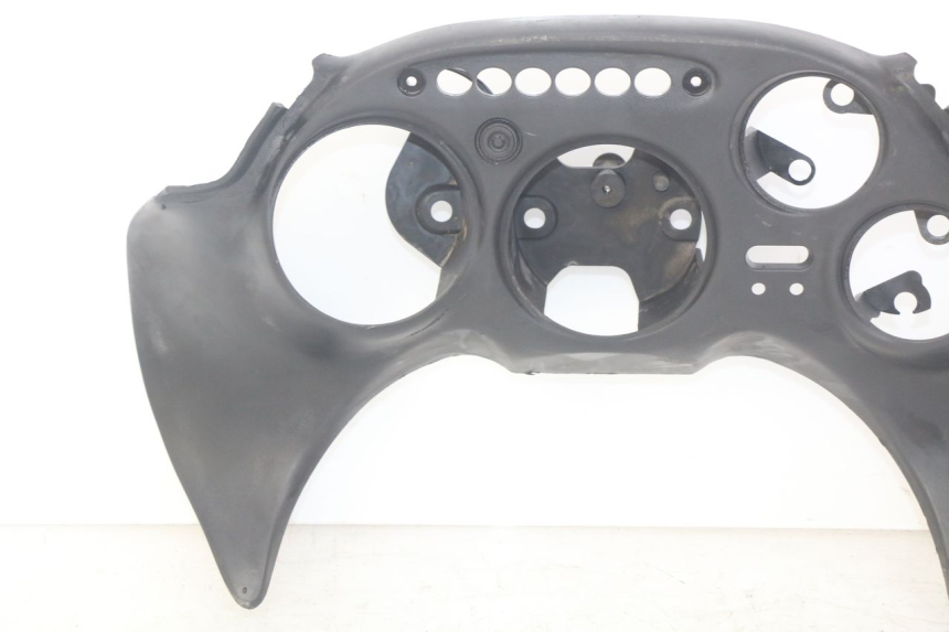 photo de ENTOURAGE COMPTEUR TRIUMPH SPRINT ST 955 (1999 - 2001) - Points de fixation