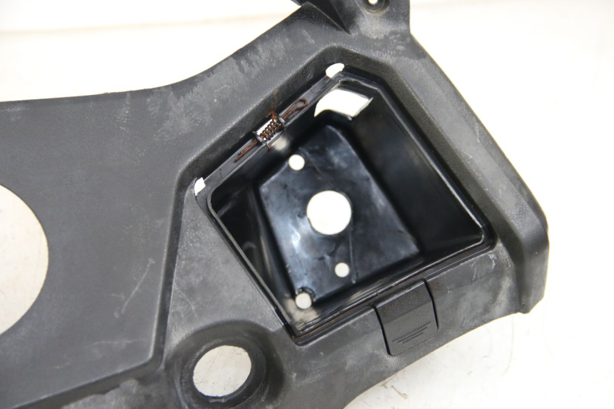 photo de ENTOURAGE COMPTEUR RAZZO STEED 125 (2012 - 2018) - État de surface