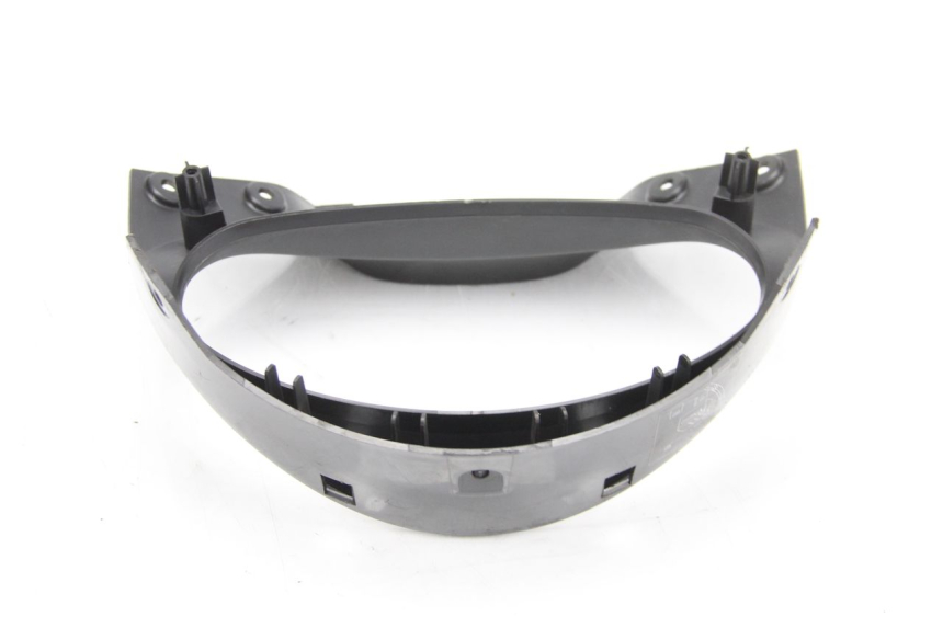 photo de ENTOURAGE COMPTEUR SUZUKI UC EPICURO 125 (1999 - 2003) - Zoom état d’usage