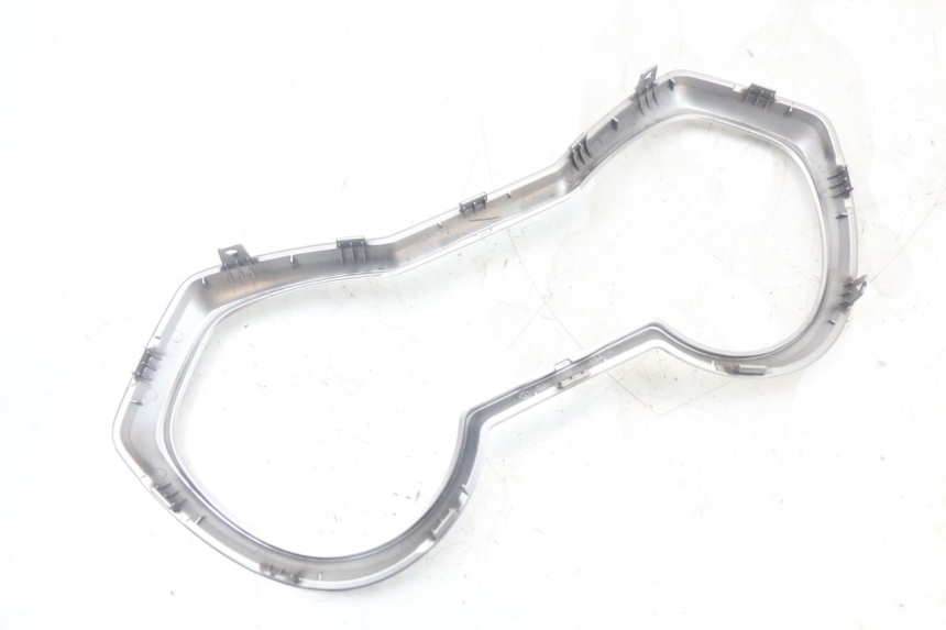 photo de ENTOURAGE COMPTEUR YAMAHA XMAX X-MAX ABS 125 (2017 - 2020) - Gros plan technique