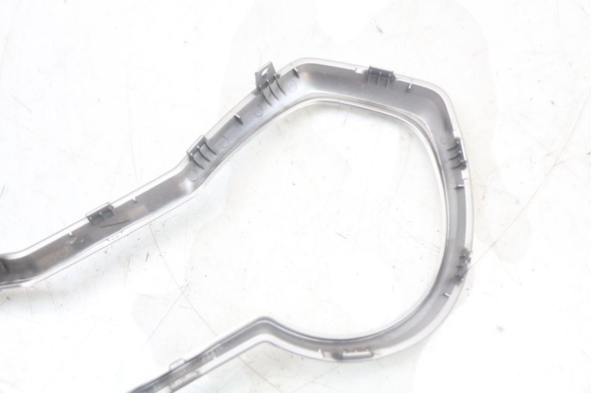 photo de ENTOURAGE COMPTEUR YAMAHA XMAX X-MAX ABS 125 (2017 - 2020) - Points de fixation