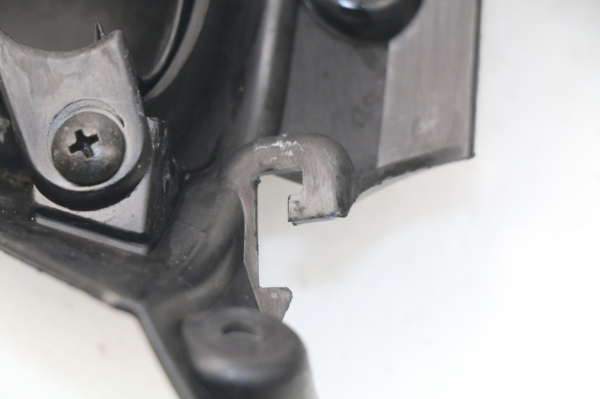 photo de ENTOURAGE COMPTEUR YAMAHA X-MAX XMAX 125 (2010 - 2013) - Gros plan technique