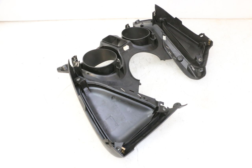 photo de ENTOURAGE COMPTEUR YAMAHA X-MAX XMAX 125 (2010 - 2013) - Gros plan technique