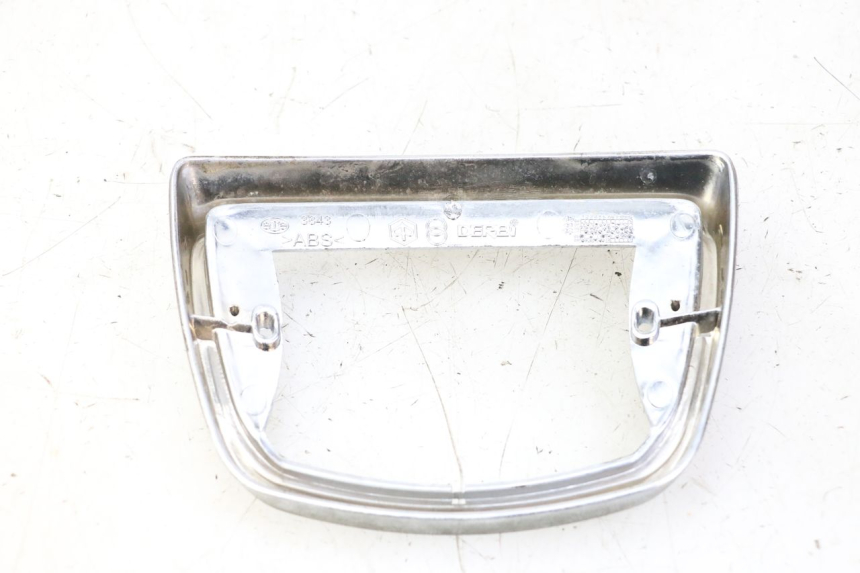 photo de ENTOURAGE FEU ARRIERE PIAGGIO LXV 4T 50 (2009 - 2013) - Détail de la pièce