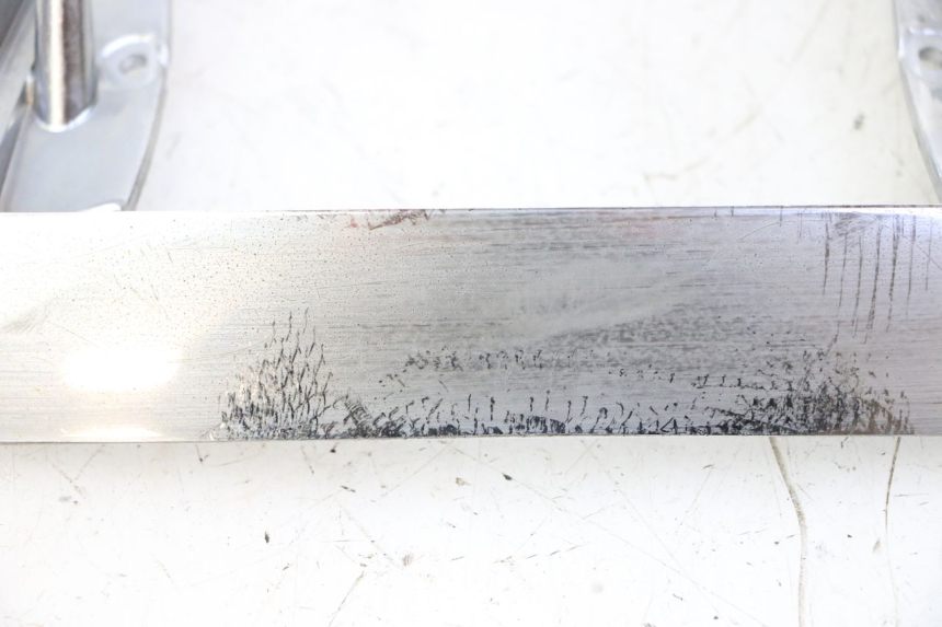 photo de ENTOURAGE FEU ARRIERE PIAGGIO LXV 4T 50 (2009 - 2013) - Zoom état d’usage