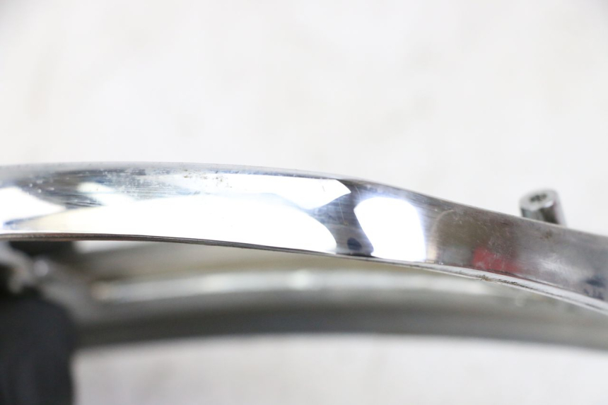 photo de ENTOURAGE FEU ARRIERE PIAGGIO VESPA LX 2T 50 (2005 - 2013) - Zoom état d’usage