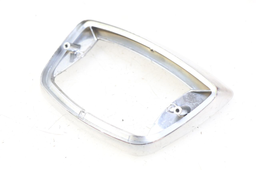 photo de ENTOURAGE FEU ARRIERE PIAGGIO VESPA LX 2T 50 (2005 - 2013) - Zoom état d’usage