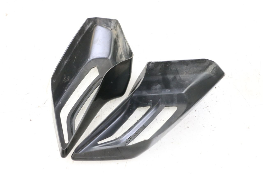 photo de ENTOURAGE FEU ARRIERE YAMAHA YP T-MAX TMAX 530 (2017 - 2020) - Détail de la pièce