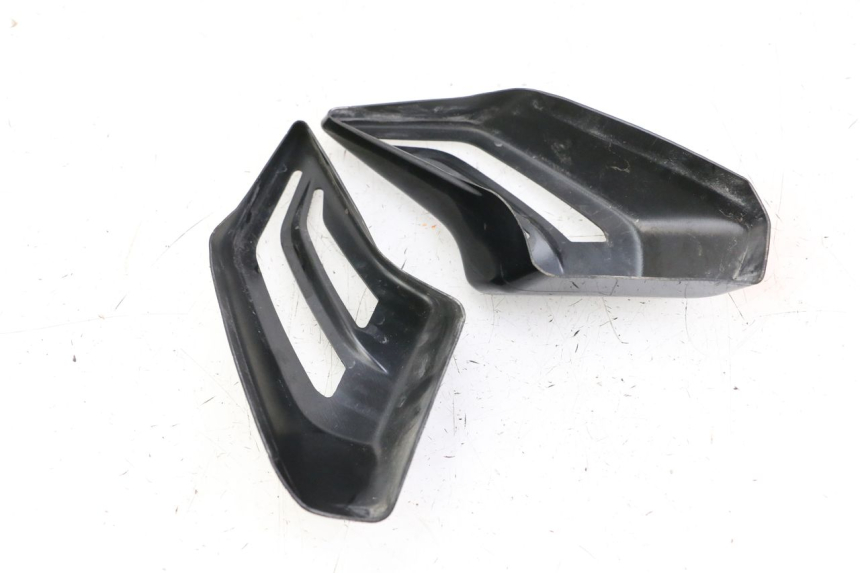 photo de ENTOURAGE FEU ARRIERE YAMAHA YP T-MAX TMAX 530 (2017 - 2020) - Zoom état d’usage