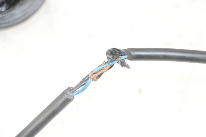 photo de ENTRAINEUR COMPTEUR YAMAHA XMAX X-MAX 125 (2006 - 2009) - Points de fixation